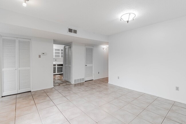 Building Photo - 2BD/2BA Condo located in Perkins Gardens