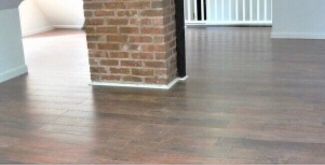 Foto del edificio - 125 Weaver Ave