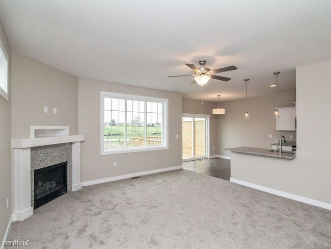 Building Photo - 3 br, 2.5 bath Townhome - Covenant Cove To...