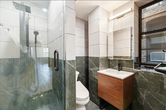 Foto del edificio - 437 W 46th St