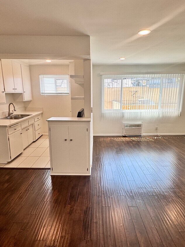 Foto principal - 1130 N Laurel Ave