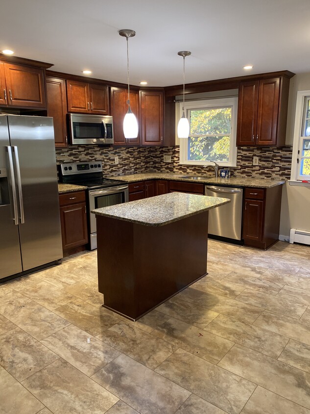 Foto principal - 270 New Britain Ave