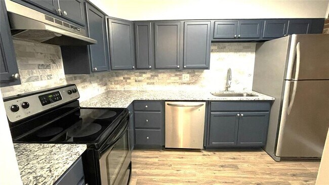 Building Photo - 3091 Colonial Way