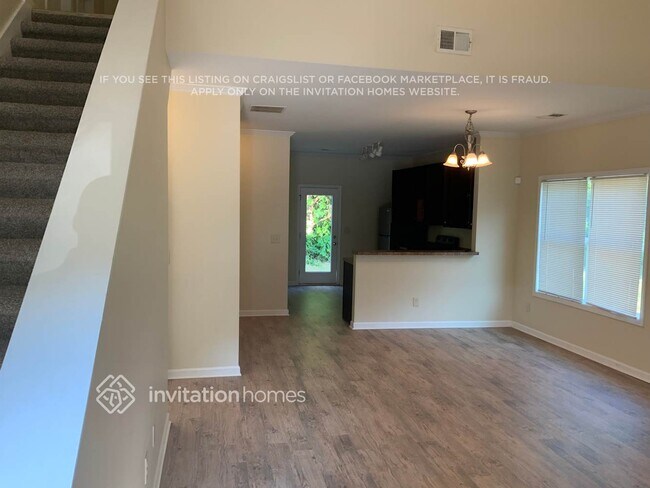 Foto del edificio - 8120 Brookbend Dr