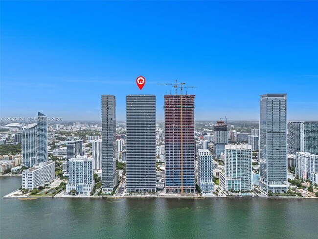 Foto del edificio - 700 NE 24th St