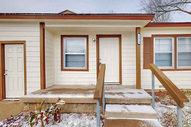 Foto del edificio - Just Reduced! 4 Bedroom Arlington Home for...