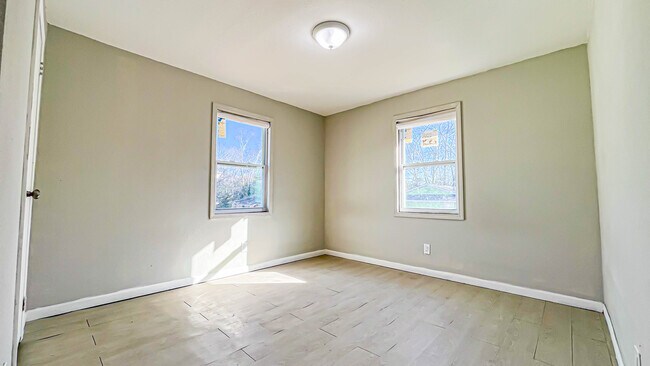 Foto del edificio - 1379 Sanford Ave