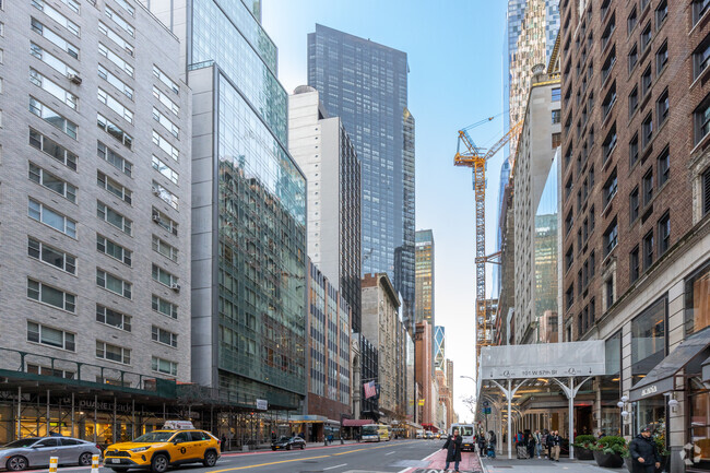 Building Photo - Metropolitan Tower