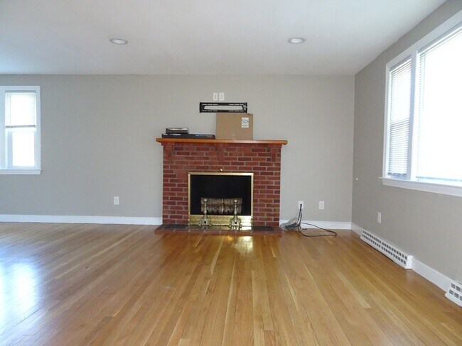 Building Photo - 2 Lantern Ln