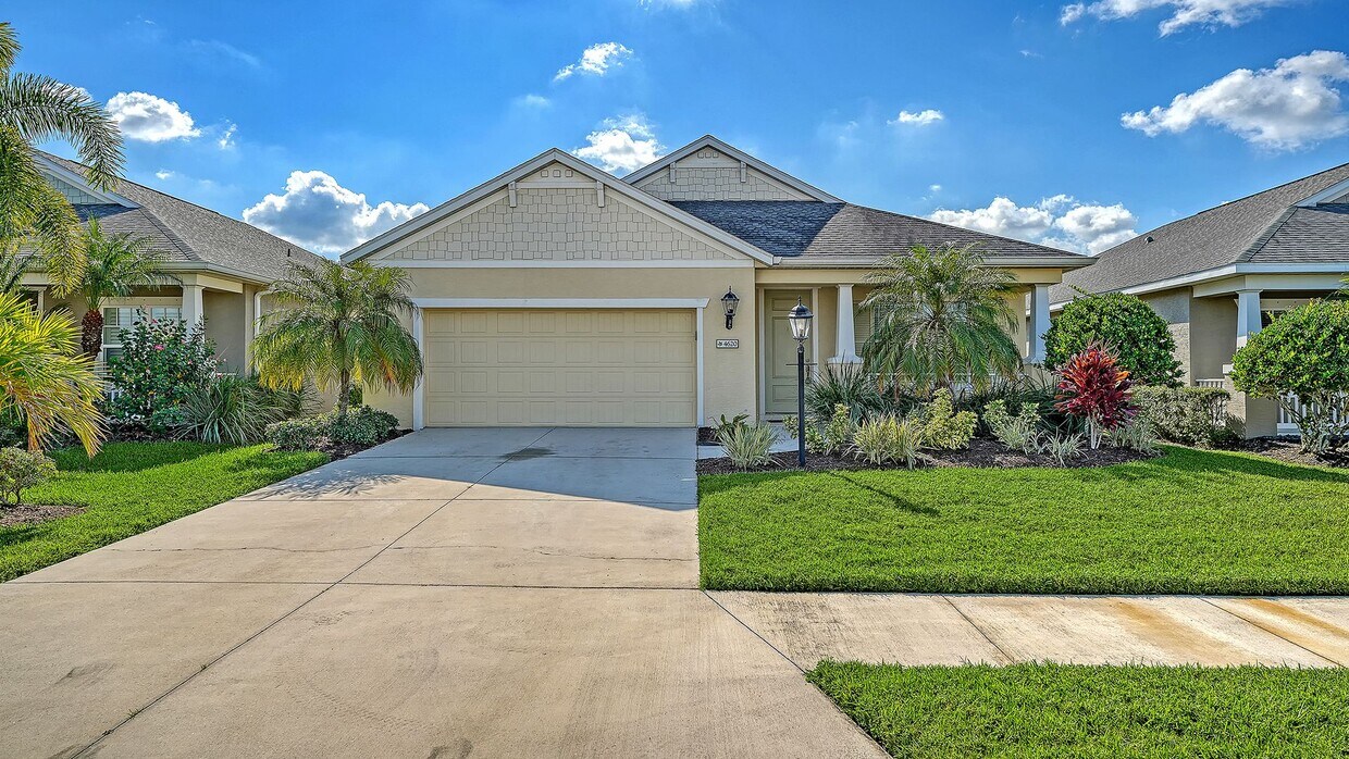 Foto principal - Home in Resort-Style Gated Community