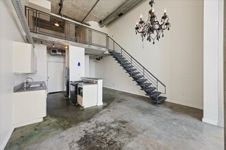 Building Photo - 2000 Bagby St