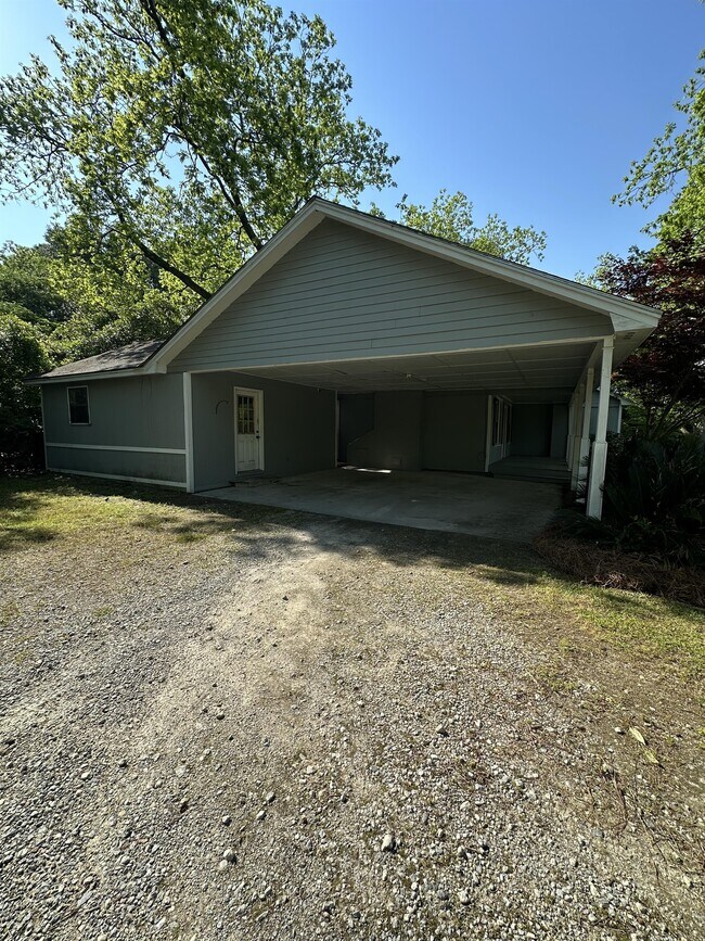 Building Photo - 2409 Thornhill Rd