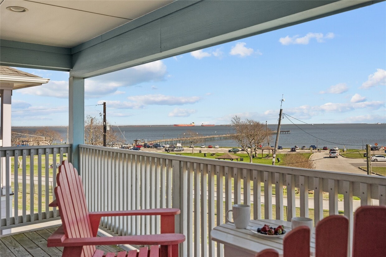 Foto principal - 715 Bayshore Dr