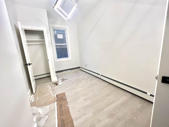 Building Photo - 28 Dales Ave