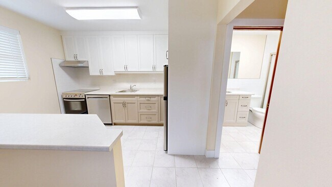 Building Photo - PRISTINE, NEWLY REOVATED ONE BEDROOM MAIN ...
