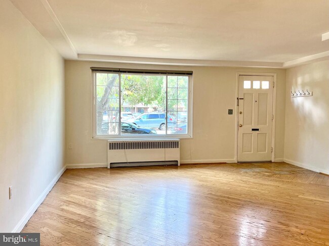 Building Photo - 1612 Kenwood Ave