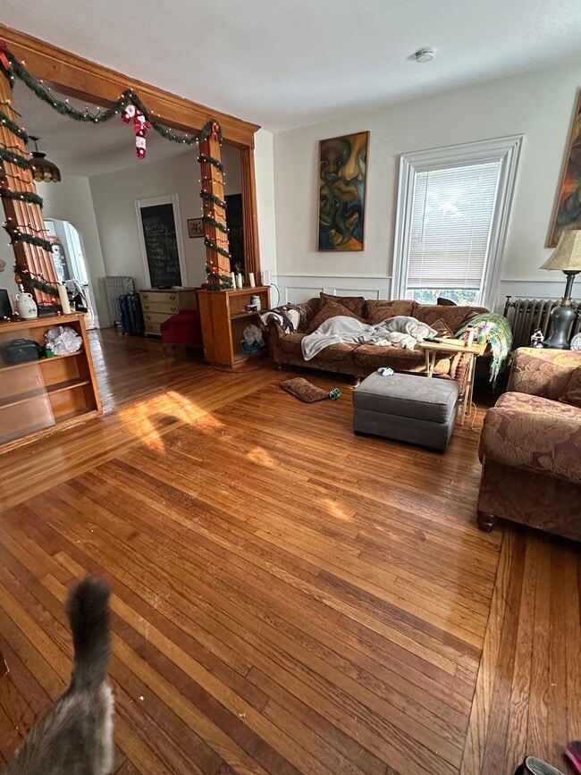Building Photo - ALLSTON 4 BED/2 BATH FOR 9/1!  UPDATED KITCHEN AND BIG ROOMS!