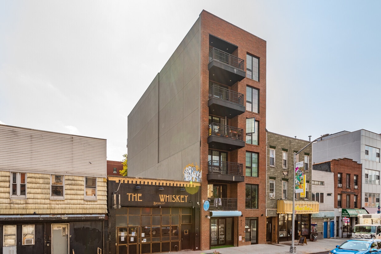 Building Photo - 522 Grand St