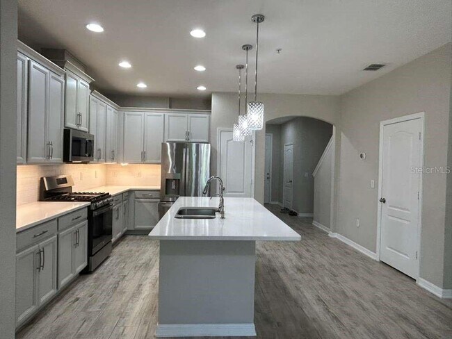 Building Photo - 204 Rustic Loop