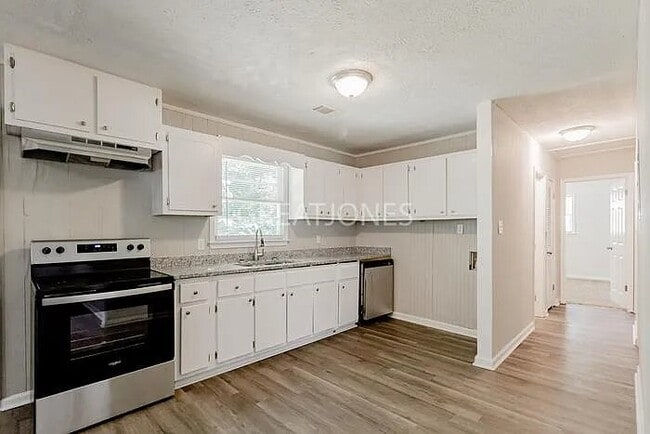 Building Photo - 928 Perry Dr
