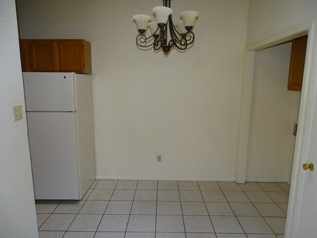 Building Photo - 206 N Troy Ave
