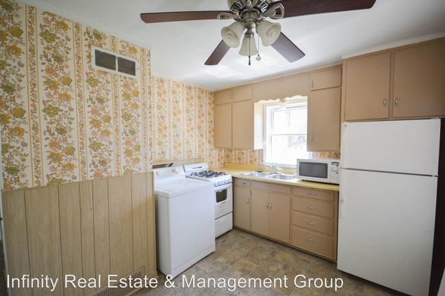 Building Photo - 1 br, 1 bath House - 10 13th Ave NE