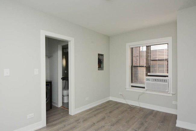 Building Photo - 426.5 W Belden Ave