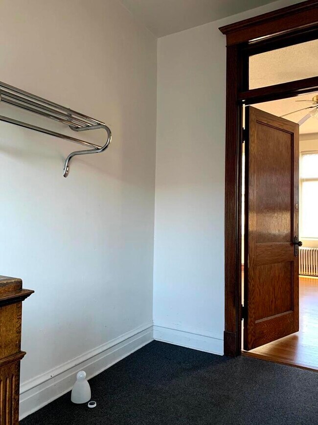 Foto del edificio - 5331 W Leland Ave