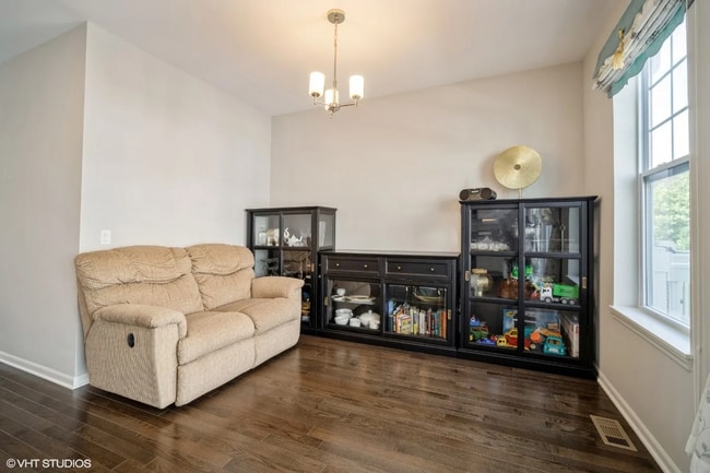 Foto del edificio - 850 Lexington Cir W