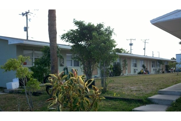 Building Photo - Jensen Beach Apartments