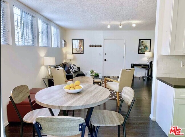 Foto del edificio - 1152 N Ogden Dr