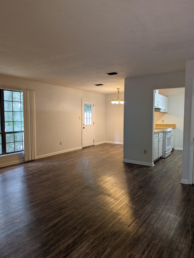 Building Photo - 671 Holyoke Ct