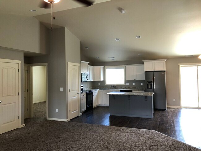 Building Photo - 480 Spring View Pl