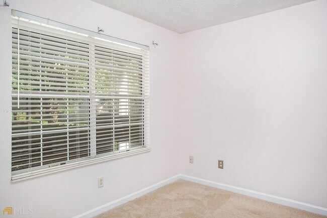 Building Photo - 2290 Charleston Pointe SE