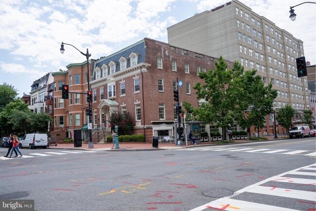 Building Photo - 1426 21st St NW