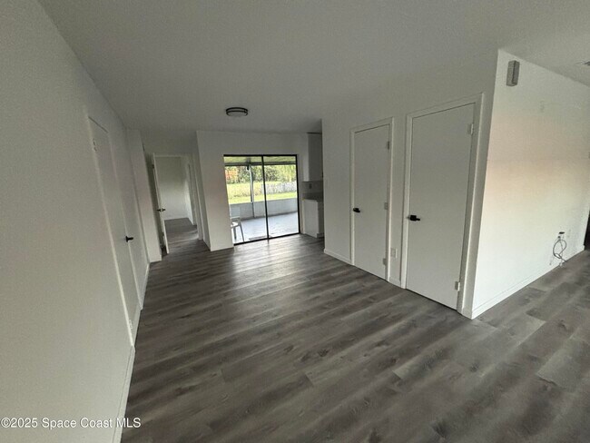 Foto del edificio - 439 Earl Ave