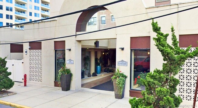 Building Photo - 360 Shore Rd
