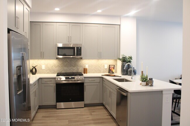 Foto del edificio - 2000 Schindler Dr