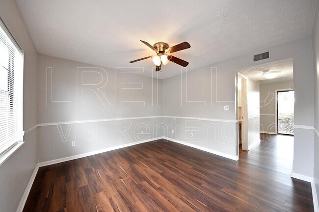 Foto del edificio - 621 Westport Rd