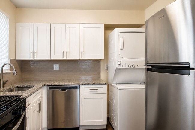 Foto del edificio - Camp Hill Plaza Apartment Homes