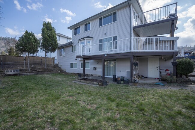 Building Photo - 5533 Alpine Crescent