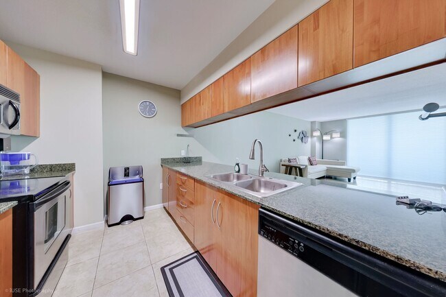 Foto del edificio - 1 Bed / 1 Bath with Bay Views – Partially Furnished – Brickell – $2,800