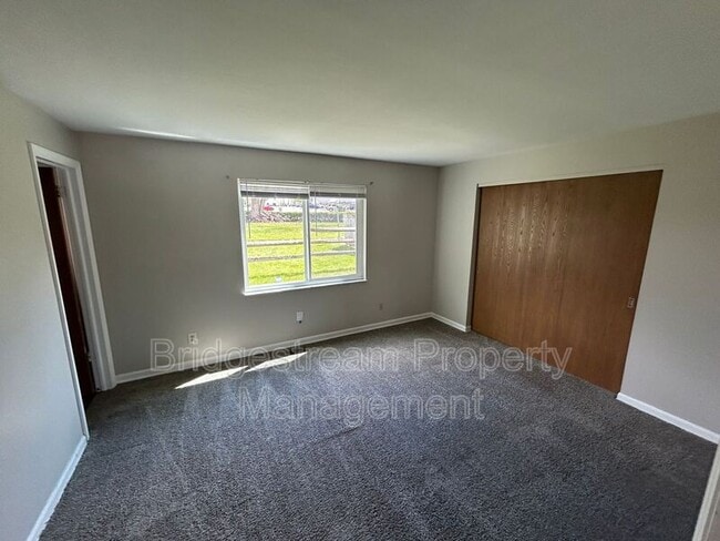 Photo - 92 W Franklin St House