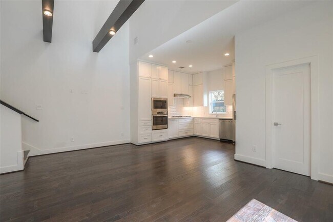 Foto del edificio - 7718 Jacquelyn Oaks Rd