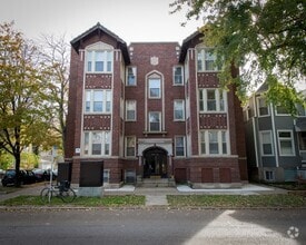Building Photo - 1901 W Addison St
