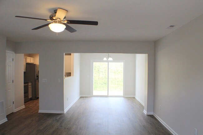 Building Photo - Spacious 3-Bedroom Townhome for Rent – Steps from Sentara RMH!
