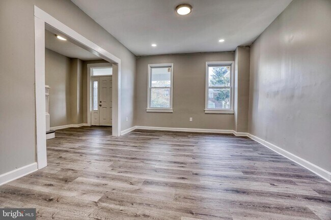 Foto del edificio - 2650 Oswego Ave