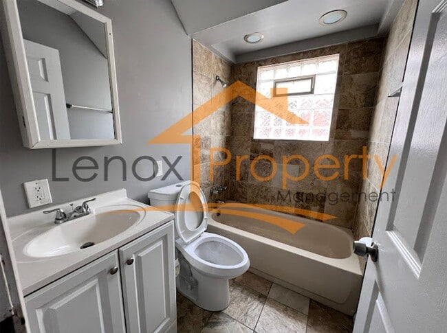 Building Photo - 3 Bedroom Home In Westland $300 off First Month Rent