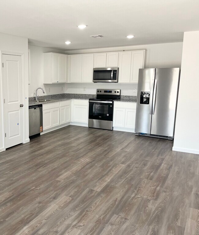 Foto del edificio - 711 Dylan Ct