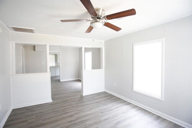 Building Photo - 4903 W 28th St